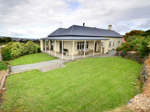 8 Mosgiel Street, Mornington