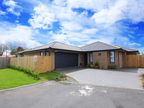39 Sexton Road, Huntington