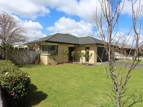 16 Woodcroft Way, Pukekohe