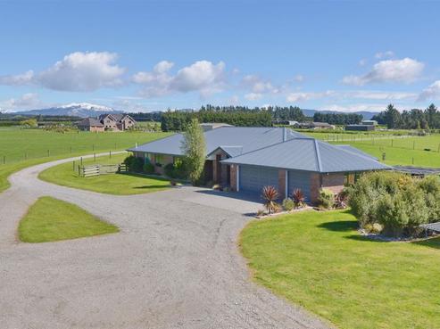 60 Davis Road, Cust