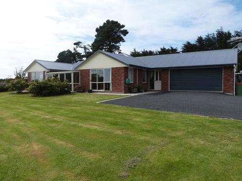 330 Oteramika Road, Tisbury