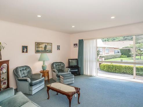 11/17 Redwood Close, Paraparaumu