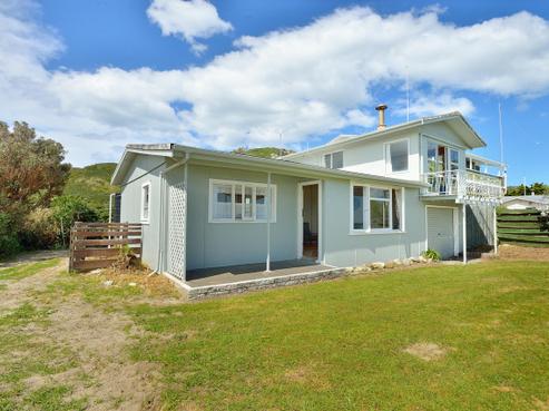 27 Moana Drive, Mahia
