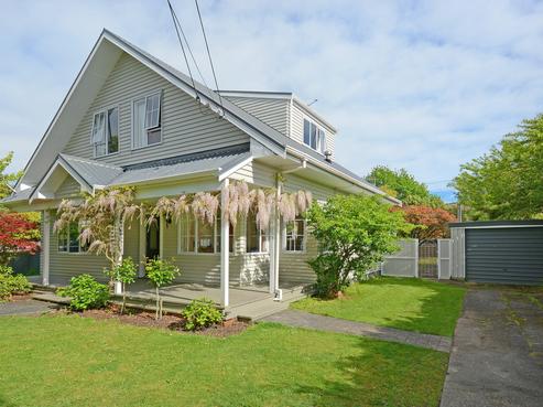 16 Heretaunga Square, Silverstream