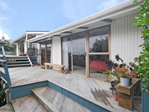 44A Tasman Road, Otaki Beach