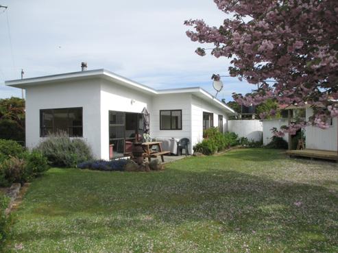 12 Arthur Road, Owaka