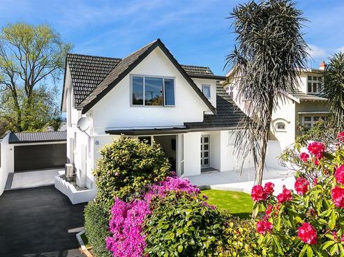 370 Highgate, Roslyn