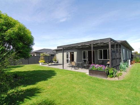 9 Heynes Place, Clive