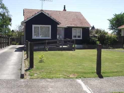 24 Wallace Crescent, Glenholme