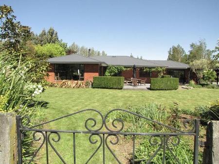 689 Lower Sefton Road, Sefton