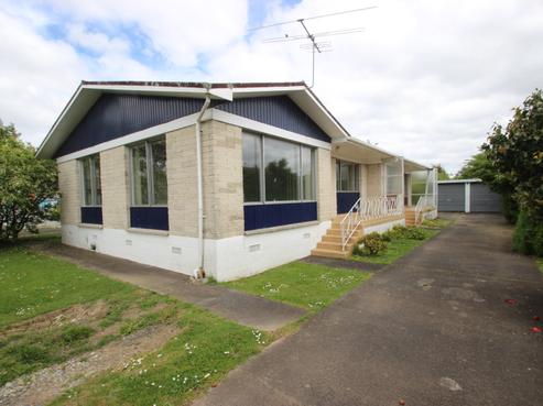 2/130 Te Atatu Road, Te Atatu South