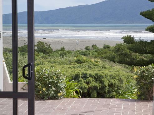 37 Field Way, Waikanae Beach