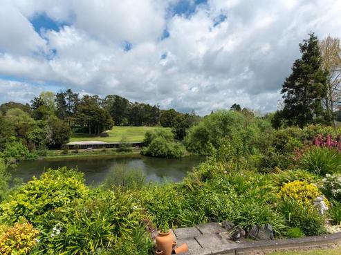 917 River Road, Queenwood