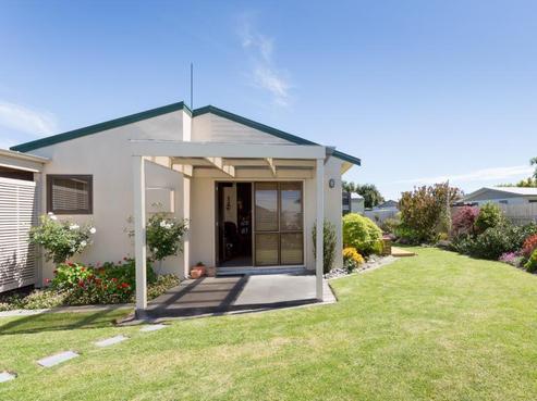 2/16 Tait Drive, Greenmeadows