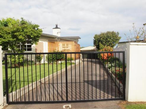 6 Cruickshank Crescent, Rosedale