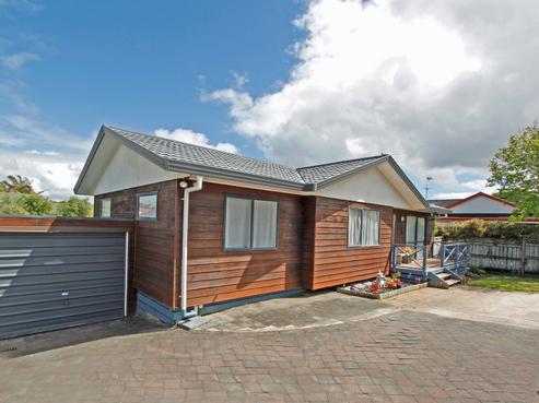 2/6 Gillett Place, Botany Downs