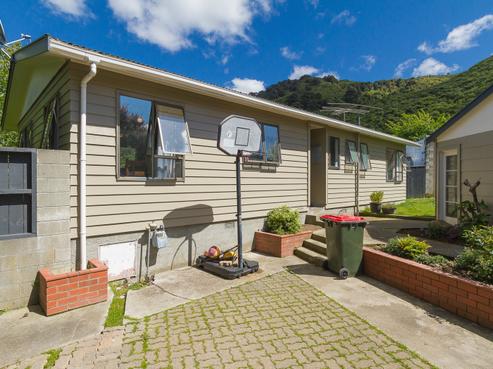 13 Larchmont Grove, Totara Park