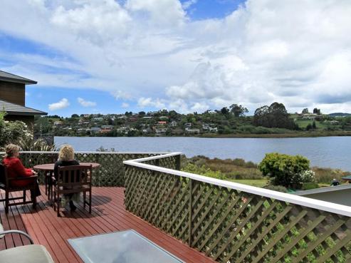 124 College Place, Poike