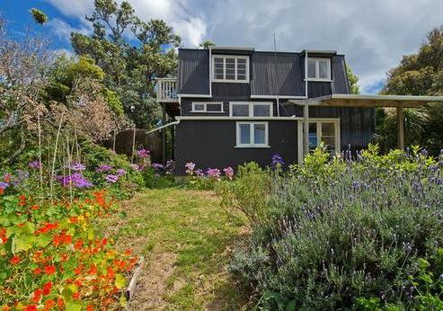 4 Wellington Road, Surfdale