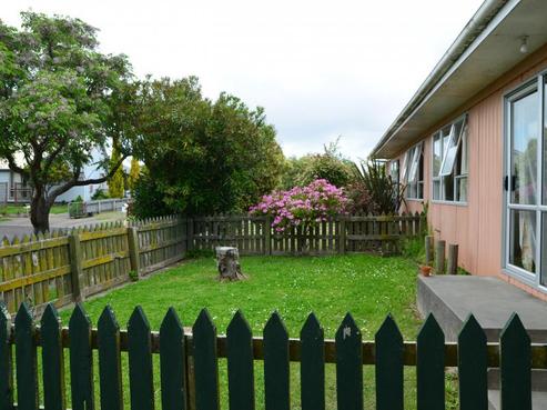 8 Tiffen Place, Greenmeadows