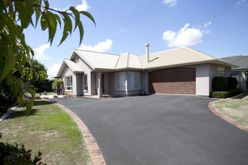 6 Oaklands Drive, Cambridge