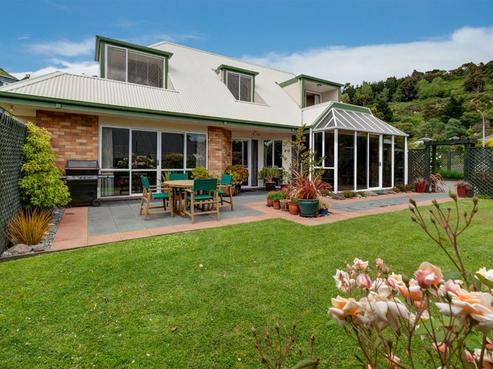 17 Alderson Avenue, Hillsborough
