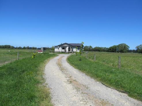 98 Patersons Road, Cust