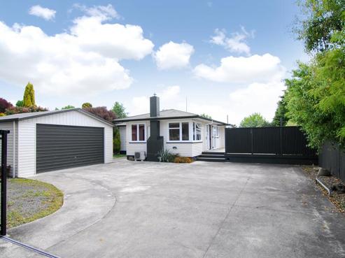 1011 Frances Street, Akina