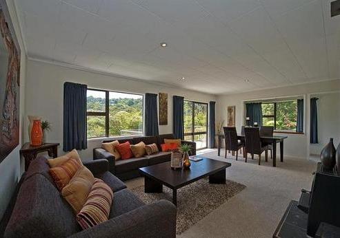 28 Crescent Road East, Ostend