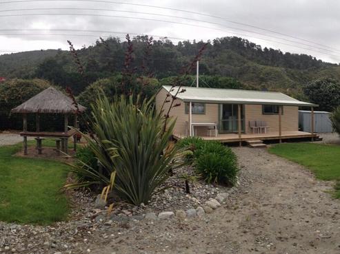 25 Main Road, Hector
