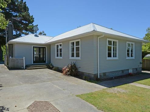 3 Jocelyn Crescent, Pinehaven