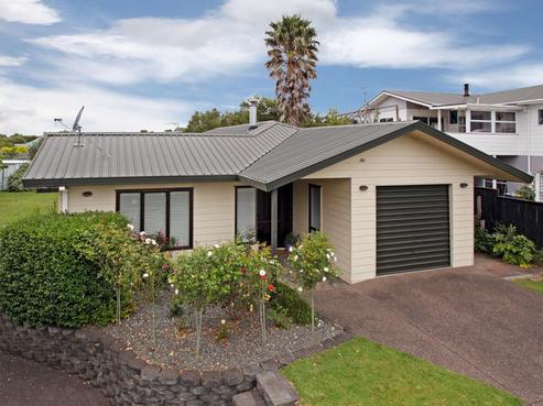 2 Leaming Place, Clarks Beach