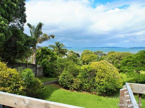 16 Piccadilly Circus, Snells Beach
