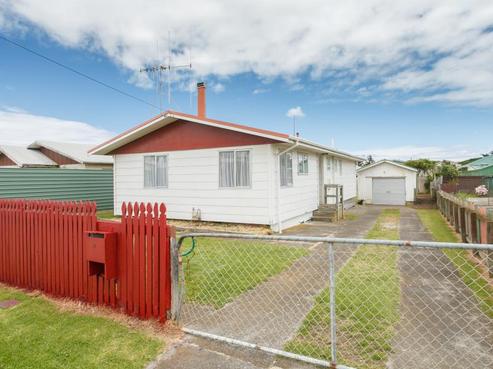 11 Aotea Street, Castlecliff