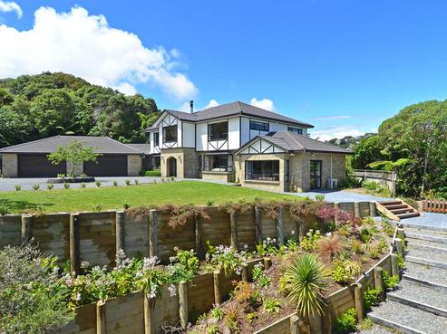 51 Thatcher Crescent, Crofton Downs