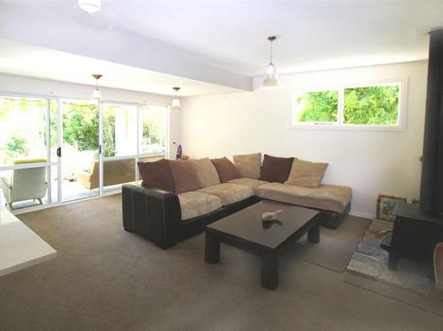 31 Bayview Crescent, Duvauchelle