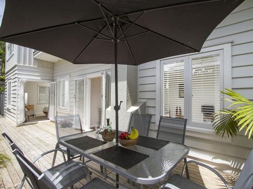 97 Beach Road, Castor Bay