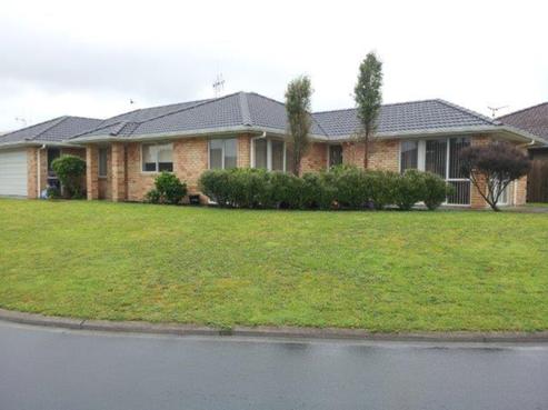 4 Holcroft Place, Huntington
