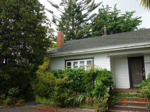 27 Pine Avenue, Bader