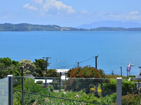4 Alexander Road, Algies Bay
