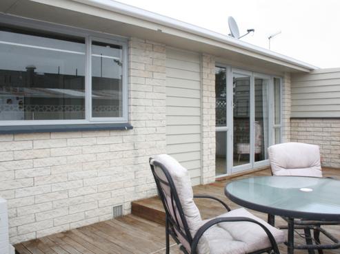 2/98 Lowe Street, Avenal