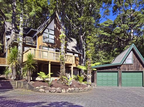 2 Waerenga Place, Titirangi