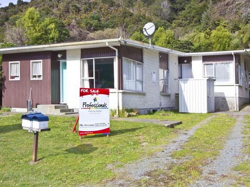 2/66 Hine Road, Wainuiomata