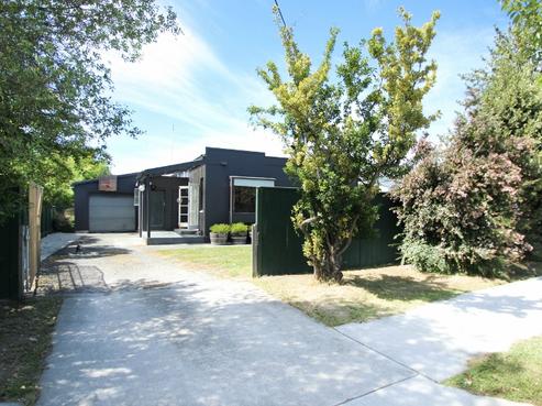 901 Nelson Street North, Mahora
