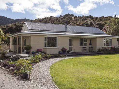 11 Mclellan Place, Albert Town