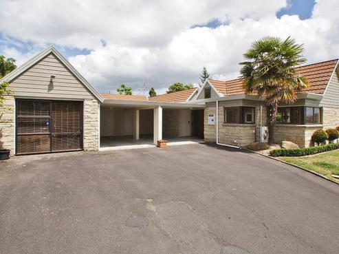 1034 River Road, Queenwood