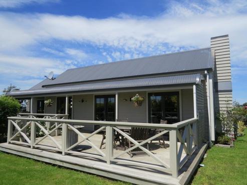 117 Mill Road South, Tisbury