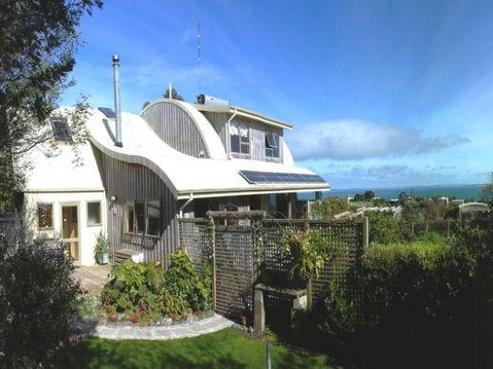 8 Ocean View Crescent, Rakino Island