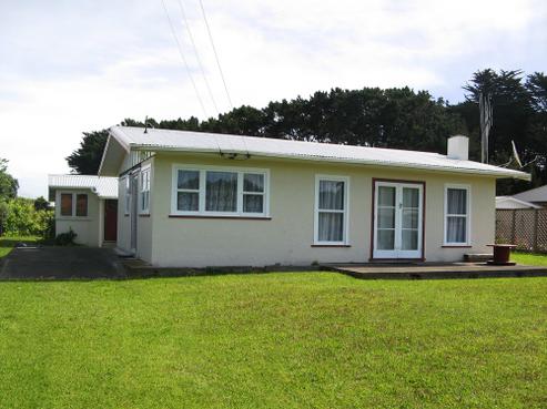 6 Hennessy Street West, Foxton Beach