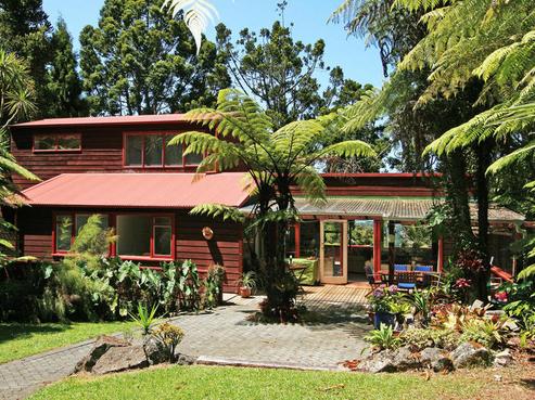18 Manuka Road, Titirangi